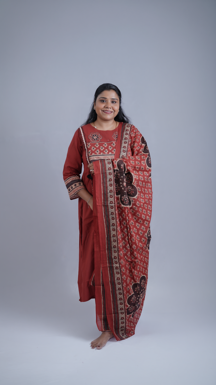 Plum Perfection: 3-Piece Floral Printed Kurta Set with Dupatta &amp; Pockets